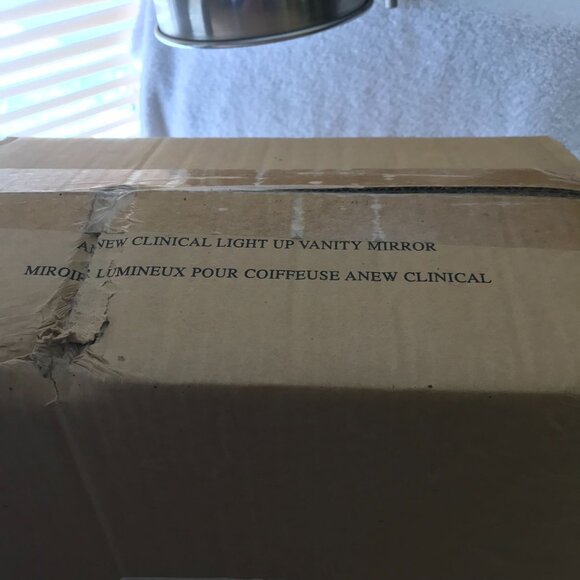 Anew Clinical Light Up Vanity Mirror - Picture 4 of 16